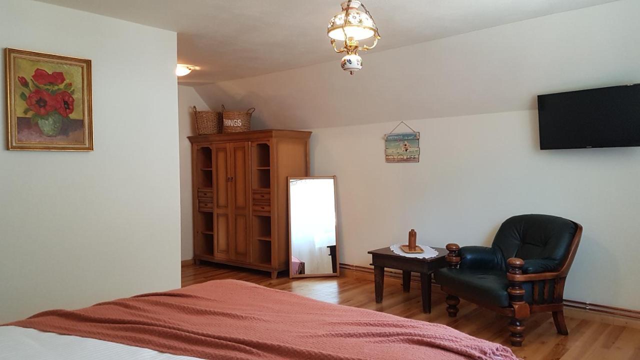 Sura Lu' Vasile. Bed & Breakfast Crivina  Luaran gambar